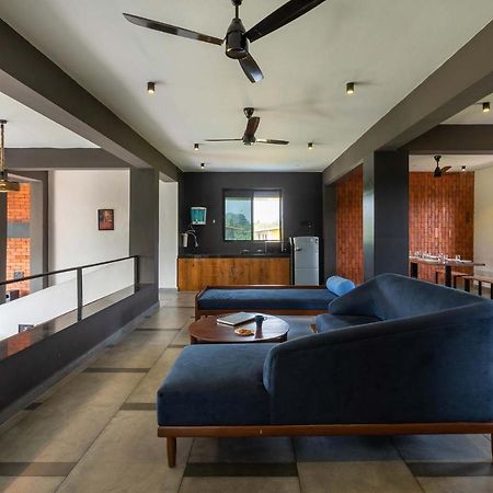 Two Villa By Stayvista With Infinity Pool, Farm & Mountain Views, Modern Interiors Karjat Luaran gambar