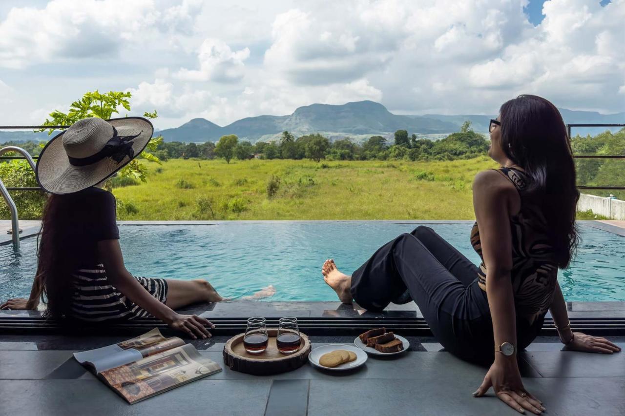 Two Villa By Stayvista With Infinity Pool, Farm & Mountain Views, Modern Interiors Karjat Luaran gambar