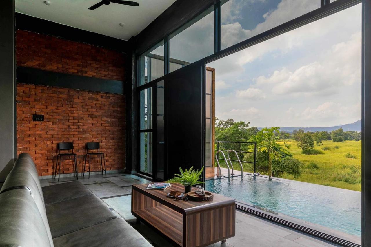 Two Villa By Stayvista With Infinity Pool, Farm & Mountain Views, Modern Interiors Karjat Luaran gambar